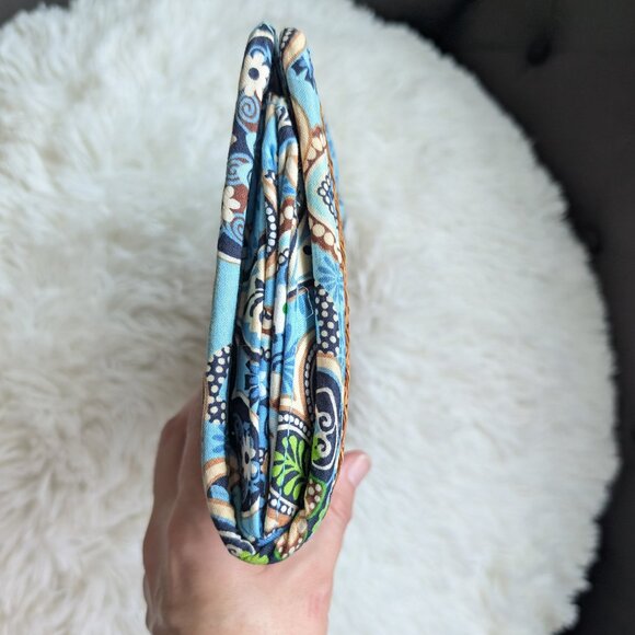 Vera Bradley, Tiki Clutch in Bali Blue Print, Coconut Button, Woven Rattan, RARE - Picture 4 of 10
